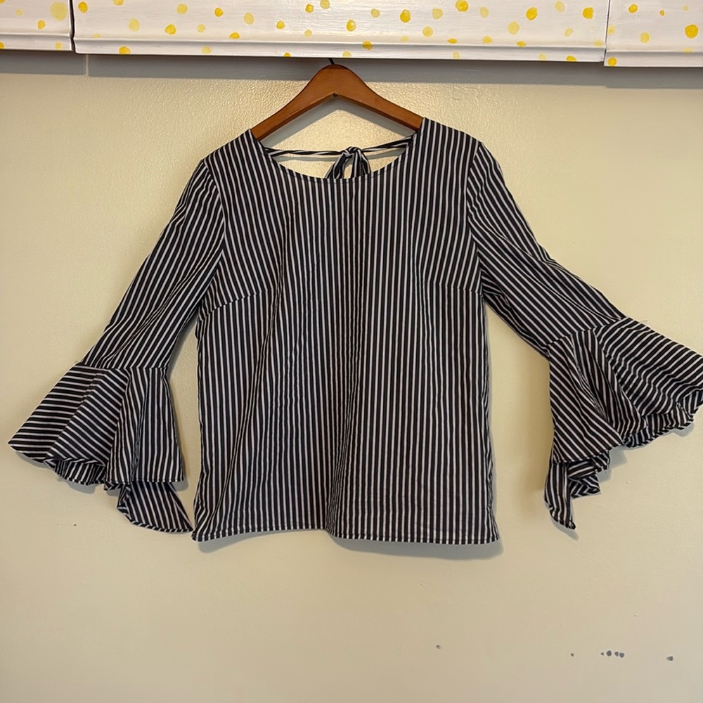 BY & BY GRAY STRIPED TOP MEDIUM